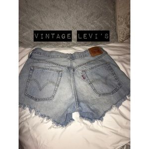 VINTAGE LEVI’S CUT OFF SHORTS
